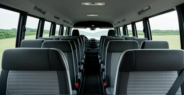 Explorez le confort des minibus 9 places pour vos voyages